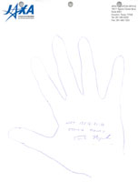 写真：野口宇宙飛行士の手形。クリックすると拡大します。